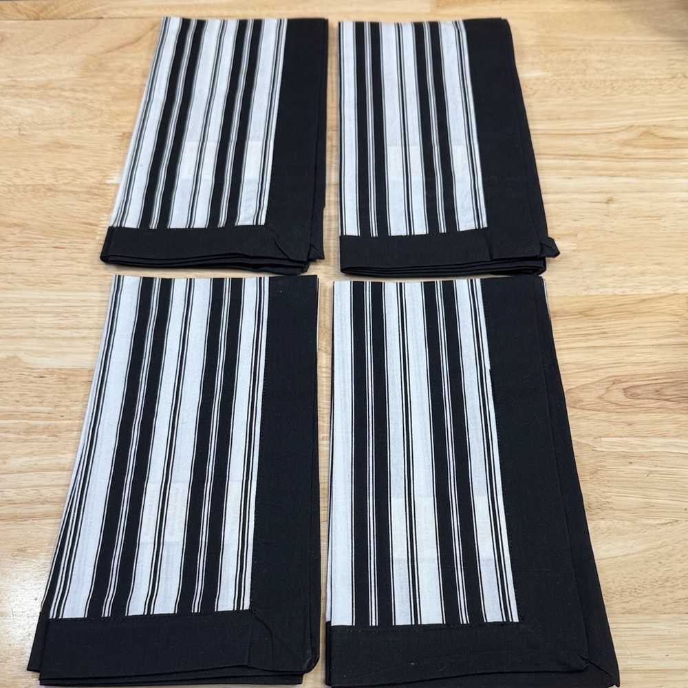Williams Sonoma Ornate Black and White Striped Table Napkins set of 4 - Picture 2 of 5